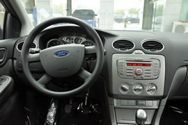 2011款福特福克斯两厢1.8L手动舒适型