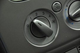 2011款福特福克斯两厢1.8L手动舒适型