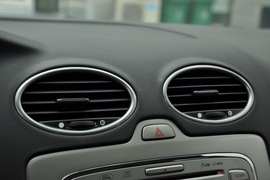 2011款福特福克斯两厢1.8L手动舒适型