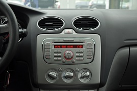 2011款福特福克斯两厢1.8L手动舒适型