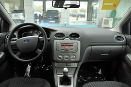 2011款福特福克斯两厢1.8L手动舒适型