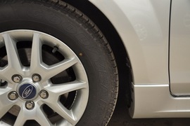 2011款福特福克斯两厢1.8L手动舒适型