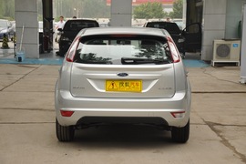 2011款福特福克斯两厢1.8L手动舒适型