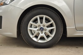 2011款福特福克斯两厢1.8L手动舒适型