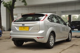 2011款福特福克斯两厢1.8L手动舒适型