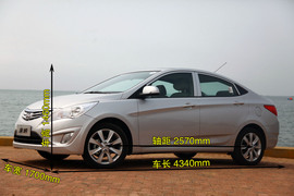 2010款北京现代瑞纳试驾