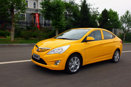 2010款北京现代瑞纳试驾