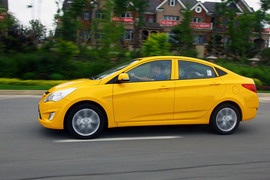 2010款北京现代瑞纳试驾