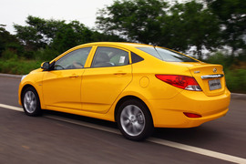 2010款北京现代瑞纳试驾