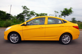 2010款北京现代瑞纳试驾