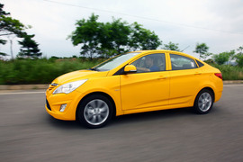 2010款北京现代瑞纳试驾