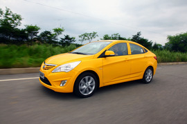 2010款北京现代瑞纳试驾