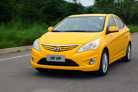 2010款北京现代瑞纳试驾