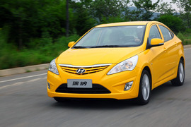 2010款北京现代瑞纳试驾