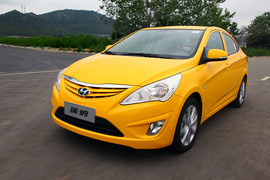 2010款北京现代瑞纳试驾