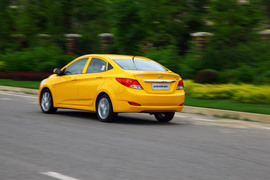 2010款北京现代瑞纳试驾