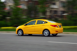 2010款北京现代瑞纳试驾