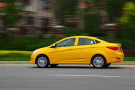 2010款北京现代瑞纳试驾