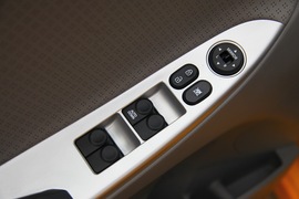 2010款北京现代瑞纳试驾