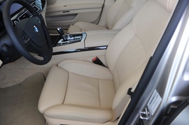 2009款宝马750Li