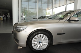 2009款宝马750Li