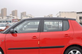 2011款斯柯达晶锐酷黑版实拍