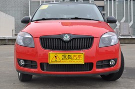 2011款斯柯达晶锐酷黑版实拍