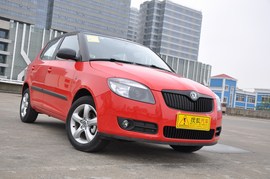 2011款斯柯达晶锐酷黑版实拍