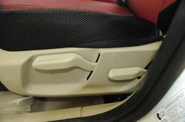 2011款福特福克斯三厢1.8