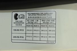 2011款福特福克斯三厢1.8