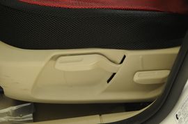 2011款福特福克斯三厢1.8