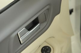 2011款福特福克斯三厢1.8
