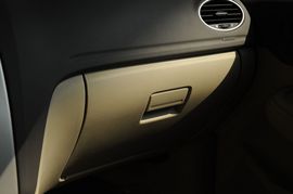 2011款福特福克斯三厢1.8