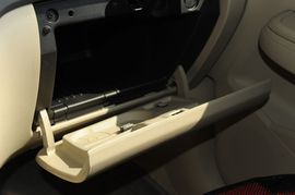 2011款福特福克斯三厢1.8