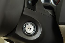 2011款福特福克斯三厢1.8