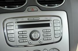2011款福特福克斯三厢1.8