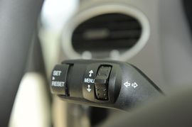 2011款福特福克斯三厢1.8