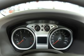 2011款福特福克斯三厢1.8