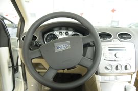 2011款福特福克斯三厢1.8