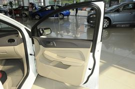 2011款福特福克斯三厢1.8