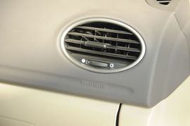 2011款福特福克斯三厢1.8