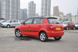 2011款斯柯达晶锐酷黑版实拍