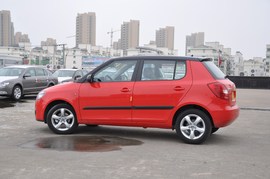 2011款斯柯达晶锐酷黑版实拍