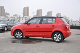 2011款斯柯达晶锐酷黑版实拍