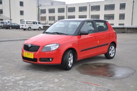 2011款斯柯达晶锐酷黑版实拍