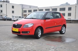 2011款斯柯达晶锐酷黑版实拍