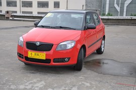 2011款斯柯达晶锐酷黑版实拍