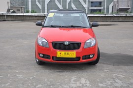2011款斯柯达晶锐酷黑版实拍