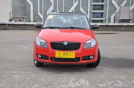 2011款斯柯达晶锐酷黑版实拍