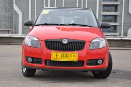 2011款斯柯达晶锐酷黑版实拍